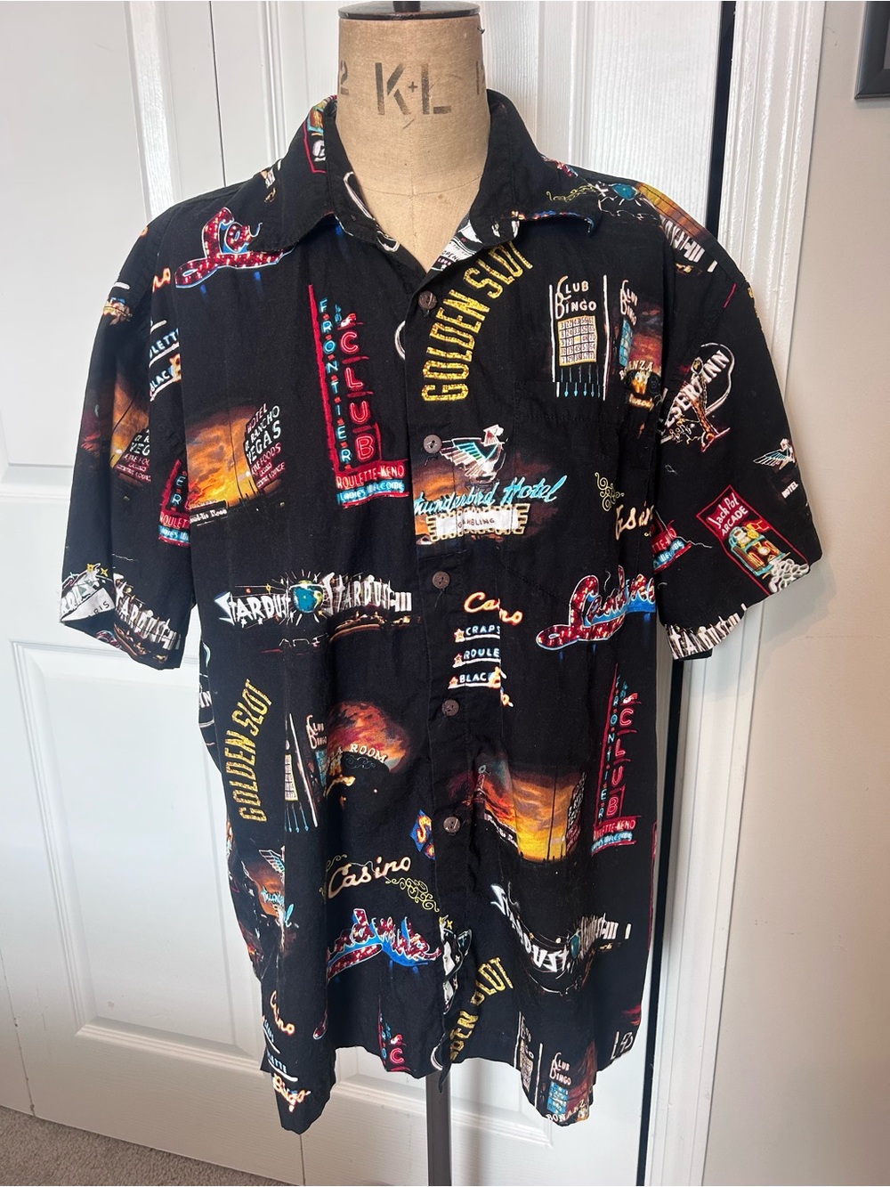 Men's Black Casino Print Short-Sleeve Button-Down Shirt